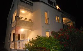 Villa Yvonne